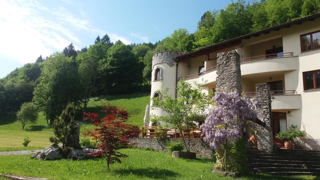Glamping Zlata Ribica Hotel Idrija pri Baci Exterior photo